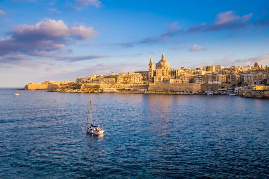 1-Day Hop-On Hop-Off Bus + Harbour Cruise (CMO) - What the $40 pass really buys you