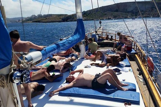 Comino, Blue Lagoon and Caves. Tour A - The boat, food, and comfort details