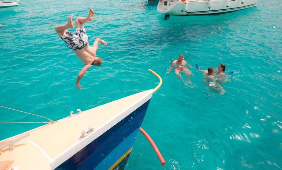 Comino: Blue Lagoon Catamaran Cruise with Lunch and Open Bar - FAQ