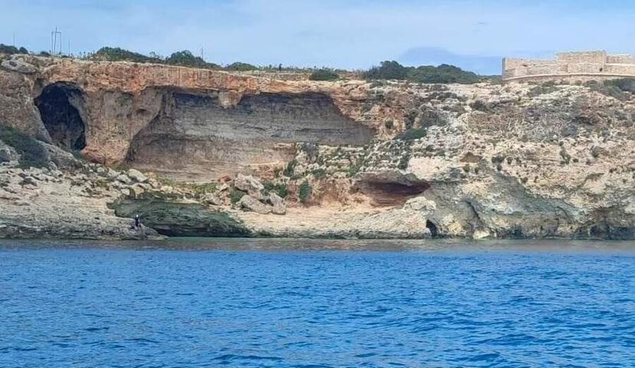 Comino: Private Boat Trips, Swimming stops and Caves Tours - Ħondoq Ir-Rummien and the Gozo coast