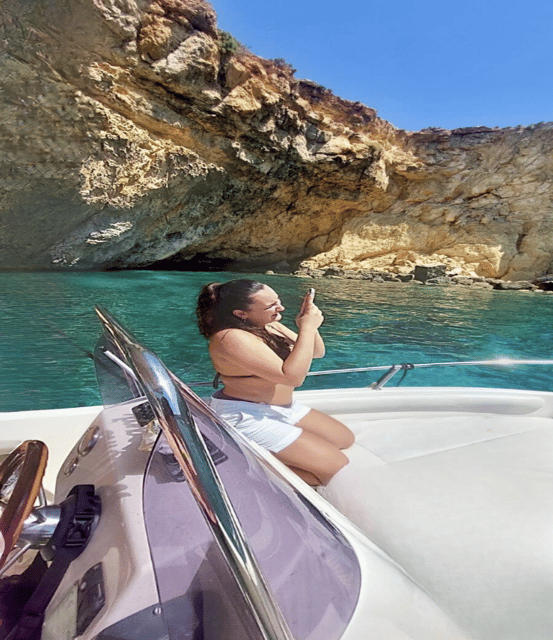 Comino's Best in a Flash: Caves, Coves & Beaches Boat Tour - What the private boat includes