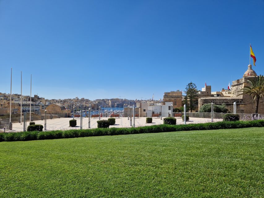 From Cospicua: Senglea, Bormla, and Birgu Walking Tour - Crossing toward Birgu and its massive fortifications