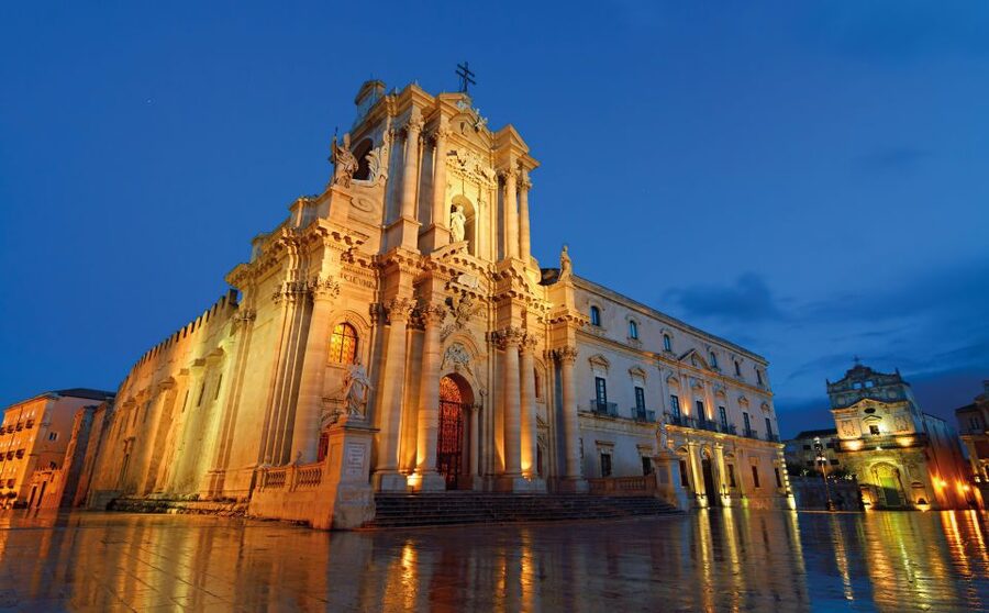 From Malta: Syracuse and Marzamemi Day Trip with Guide - Ortygia and the long story of Syracuse