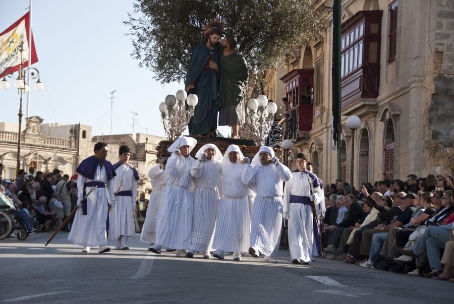 Good Friday Easter Procession with Commentary and Transport - Meeting Roman soldiers and Biblical figures
