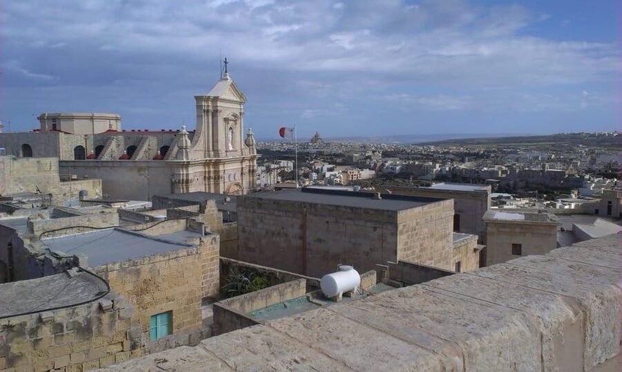 Gozo Victoria Walking Tour - The first hour: streets, squares, and daily Gozo