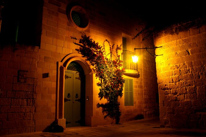 Guided Night Tour of Valletta Waterfront, Mdina and Rabat - Why Mdina works so well at night