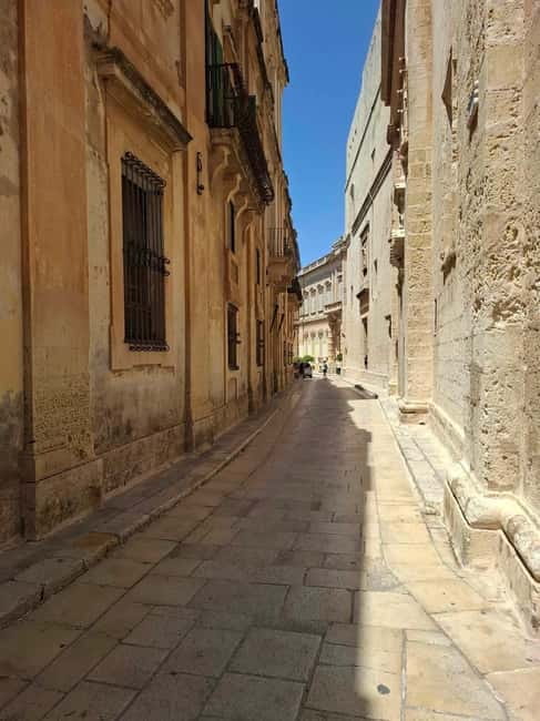 Malta: 5 hr Vintage Bus Tour - Mdina & Blue Grotto inc. food - Mdina: the final hour in the old capital