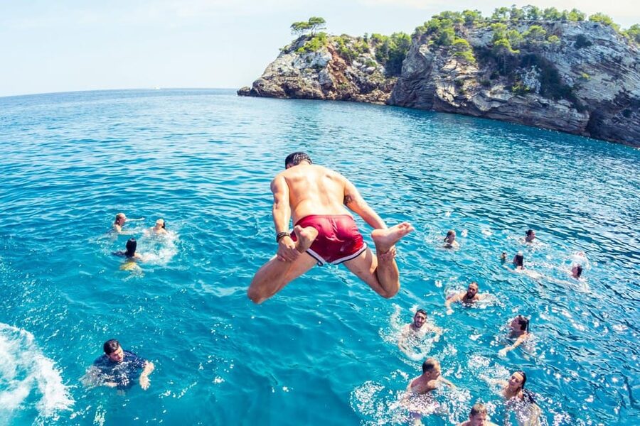 Malta: Boat Party + Watersport+ Comino+ OpenBar ALL INCLUDED - What this Malta boat party is really like