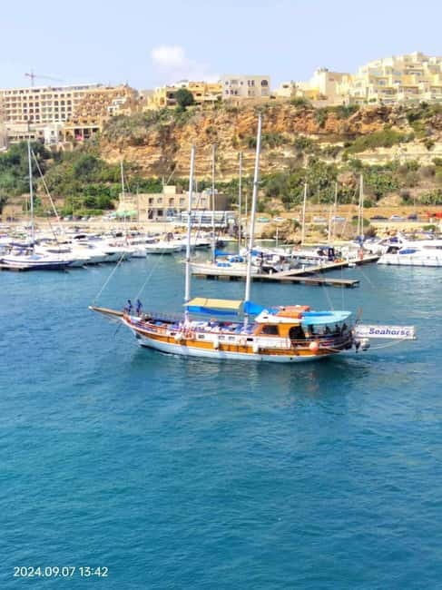 Malta: Comino, Blue Lagoon, + Sea Caves Day Trip - Timing, crowds, and the best type of passenger
