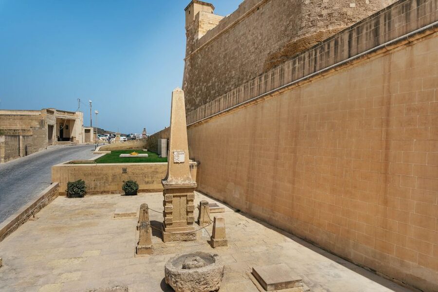 Malta: Gozo & Comino Islands, Blue Lagoon & Seacaves Tour - Crystal Lagoon and the Comino caves