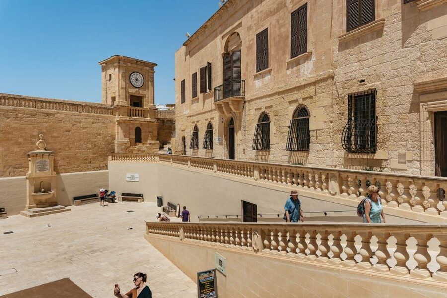 Malta: Gozo & Comino Islands, Blue Lagoon & Seacaves Tour - The boat: part transport, part attraction