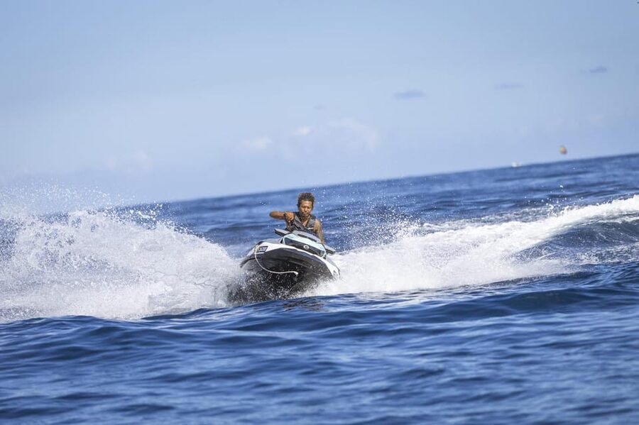 Malta: Jet Ski Safari to St. Paul's Islands or St Thomas Bay - How this compares with a standard jet ski rental