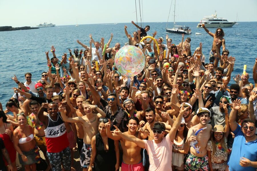 Malta: Lazy Pirate Boat Party with Drinks & Food - Crowds, comfort, and practical expectations