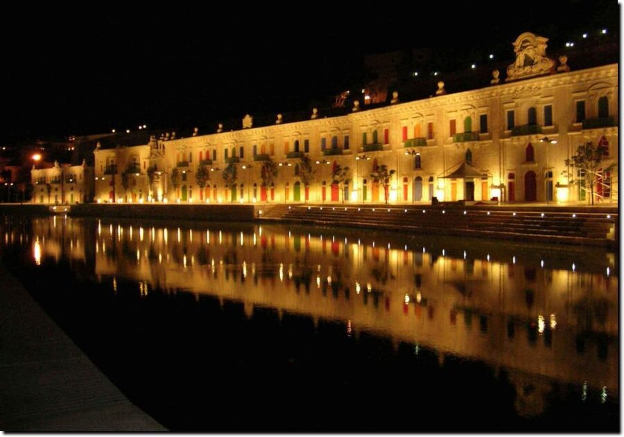 Malta: Marsamxett Harbour and Grand Harbour Cruise by Night - Valletta and Floriana from the water