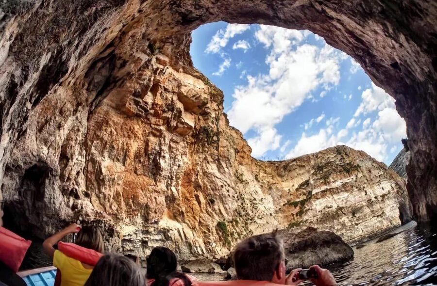 Malta: Prehistoric Temples, Limestone Heritage & Blue Grotto - Guides, languages, and the group experience