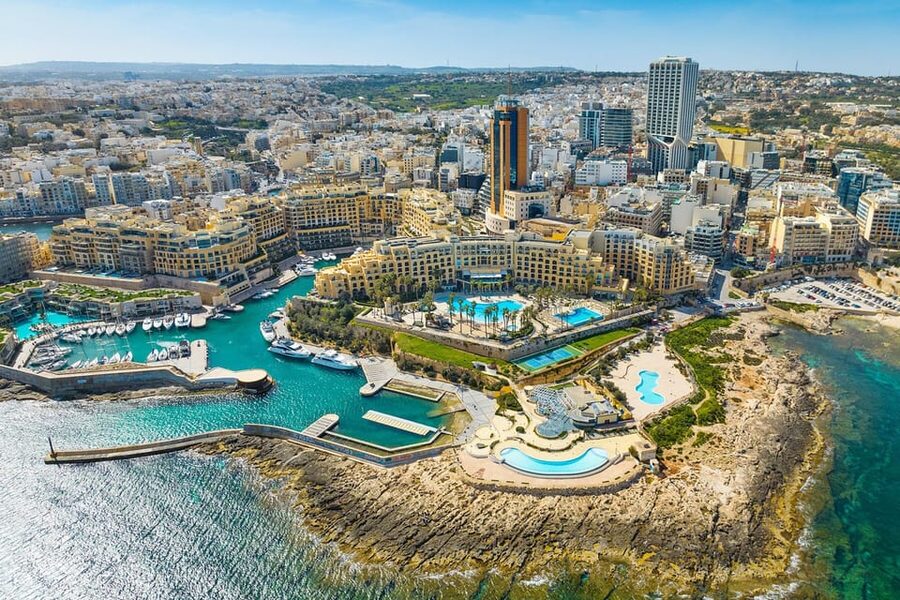 Malta:Private Chauffeur Service To Explore Malta Highlights - A private car makes Malta easier to connect