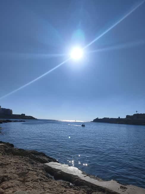 Malta: Private Yoga class close the Sea - Why the private format is worth considering