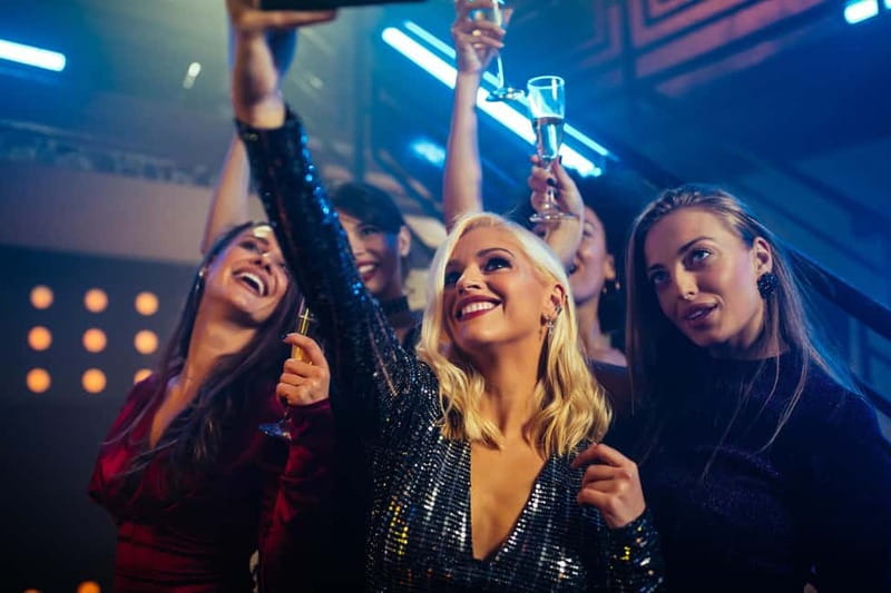 Malta: Ultimate Girls' Night Out - One hour of sunset, cocktails, and photographs
