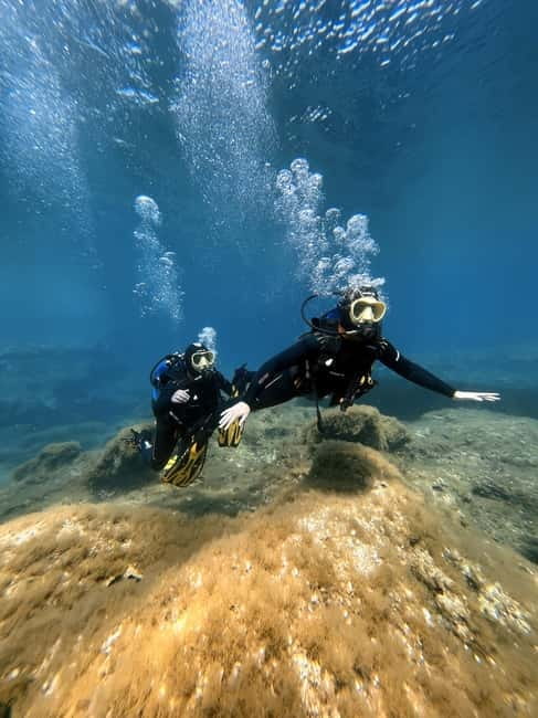 Malte : Baptême de plongée sous-marine en Français - Learning to breathe, clear the regulator, and empty the mask