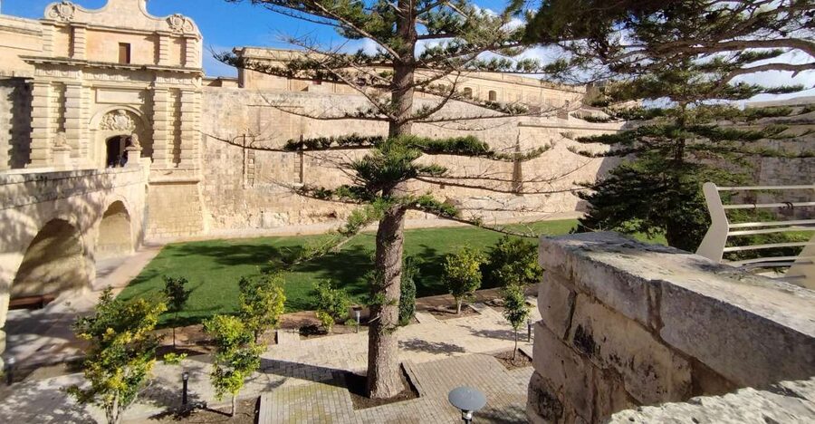 Mdina and Rabat: Guided City Walking Tour - Entering Through Mdina’s Main Gate
