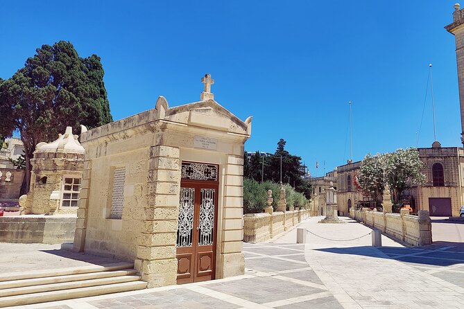 Mdina and Rabat Tour with a local licensed guide - Crossing into Rabat for local stories