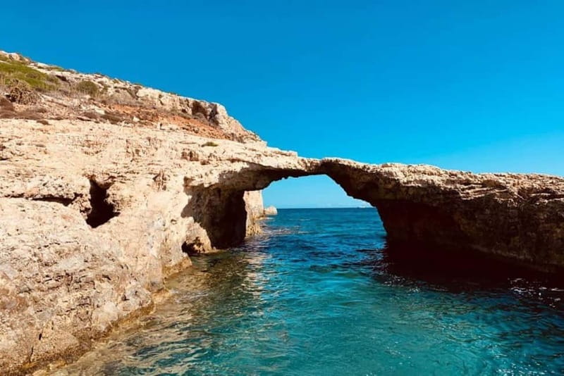 Mellieha: 1:00pm Speedboat round Comino Caves 2h Blue Lagoon - A fast introduction to Comino from Marfa Bay