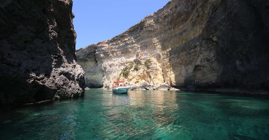 Mellieha: 3:00pm Speedboat round Comino Caves 2h Blue Lagoon - Elephant Rock and the Santa Maria Caves