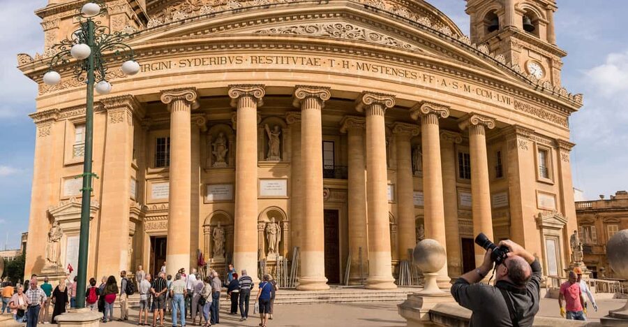 Mosta: City Highlights Tour with Buffet Lunch - Walking through old Mosta with an English-speaking assistant