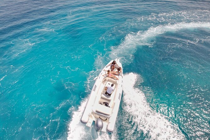 Private Boat Charter Comino, Blue Lagoon, Crystal Lagoon, Gozo - Crystal Lagoon and its shallow water