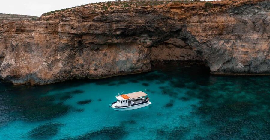 Private Boat Tour Experience with Blue Lagoon and Comino - Blue Lagoon: Clear Water and Busy Edges