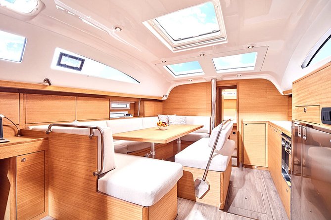 Private Day Charter on Amazing Mowgli - Lunch, drinks, and what to bring