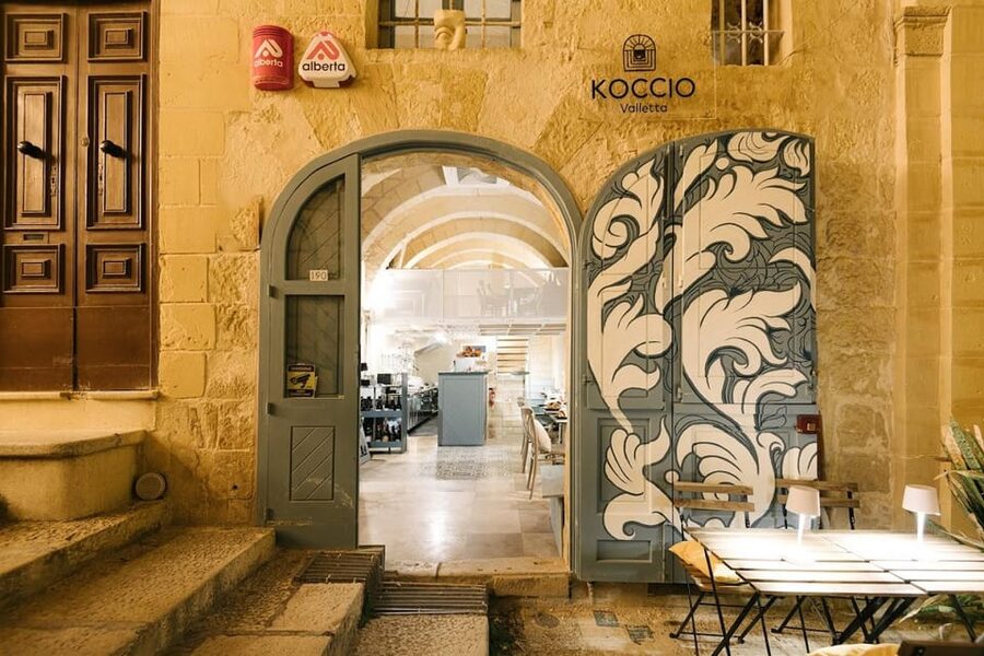 Romantic Italian Cuisine Dinner in Valletta - Why the included wine matters