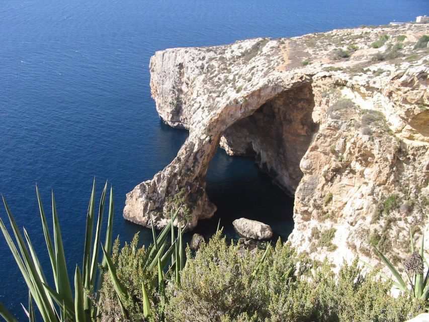 Southern Malta: Blue Grotto, Hagar Qim, and Marsaxlokk Tour - Ħaġar Qim and Malta’s prehistoric past