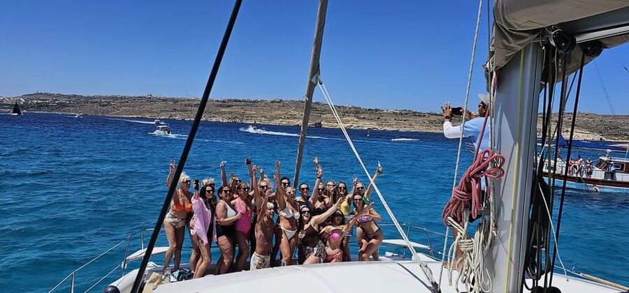 St. Paul's Bay: Half-Day Luxury Catamaran Tour with Drinks - One hour at the Blue Lagoon