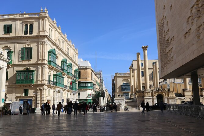 The Valletta Street Food and Culture Walking Tour - What the guides add to the experience