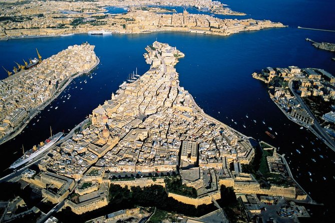 Three Cities guided tour including harbour boat tour - Pickup and the first hour on the road