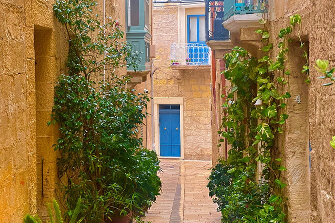 Three cities walking tour incl. entrance to Inquisitor's palace - A Siculo-Norman house and the Knights of St. John
