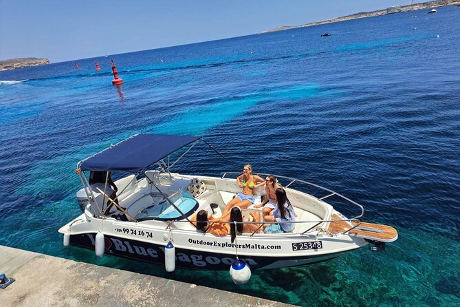 Tour in Malta Boat Charter to Comino and Gozoand Blue Lagoon - Blue Lagoon swimming between Comino and Cominotto
