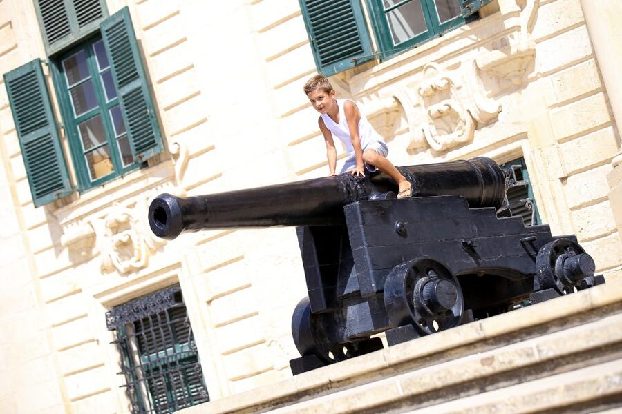 Valletta: 3-Hour Walking Tour - Auberge de Castille and the city’s Knights-era core