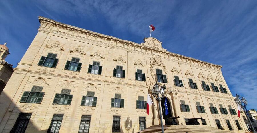 Valletta: City Walking Tour in a Small Group - Meeting at the City Gate and Triton Fountain