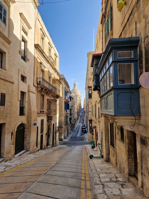 Valletta: Food Walking Tour with Tastings - Republic Street with stories between stops