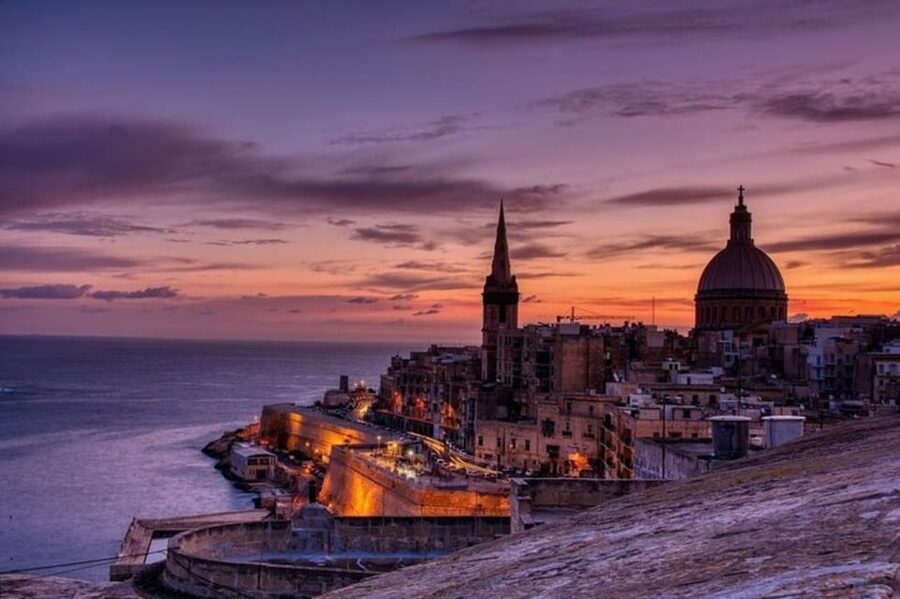 Valletta: Guided Walking Tour - The Grandmaster’s Palace courtyard