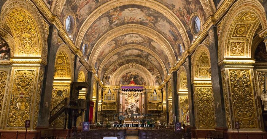 Valletta: Guided Walking Tour with St. John's Co-Cathedral - Walking past auberges, palaces, and churches