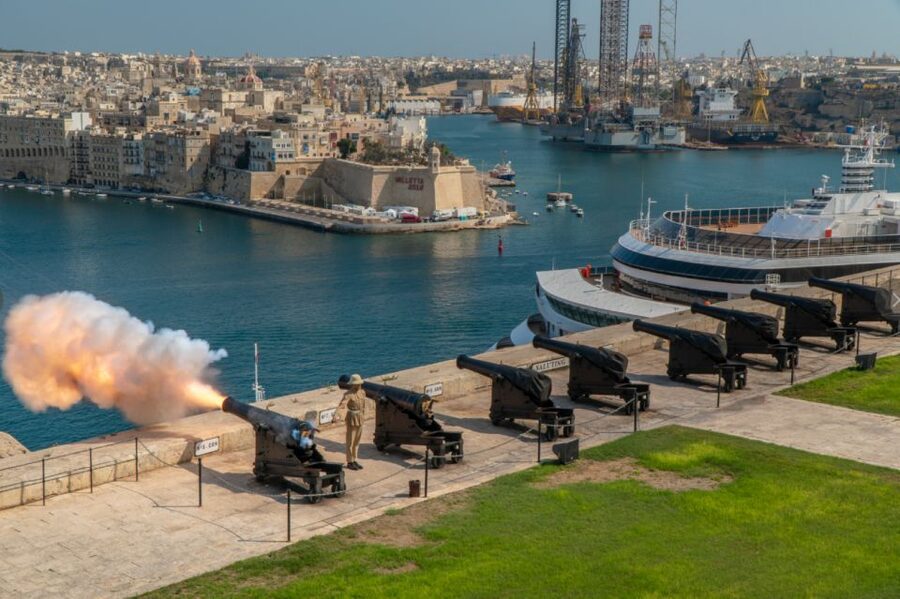 Valletta: Self-Guided Historical Walking Tour (Audio Guide) - Merchants Street, palaces, and public squares